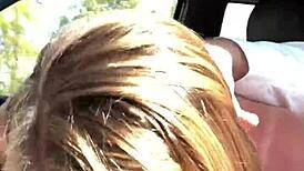 gioca con tette enormi e succhia