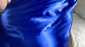 По дяволите, гледай тази дебела милф язди черния кур! 😍