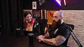 i was watching them fuck when a pussy appeared on his face - queen and iron.