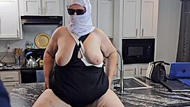 ผู้จัดการโรงแรมจ้างฉัน ฉันเย็ดงานหนัก!