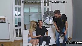 Hombre arruinado permite amigo unirse a exnovia