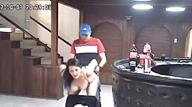 불륜 와이프가 숨겨진 스파이캠에 섹스하다 잡혀, 젠장