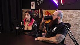 i was watching them fuck when a pussy appeared on his face - queen and iron.