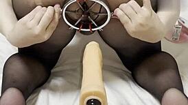 Estirando mi agujero a 8 cm antes de que la máquina perfore profundo dentro