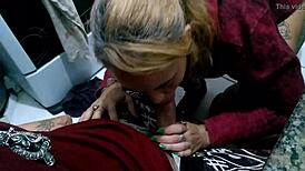 amiga vizinha chupeteira na cozinha