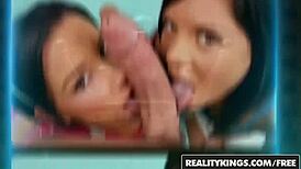Handjob and cumshot session of an amateur couple