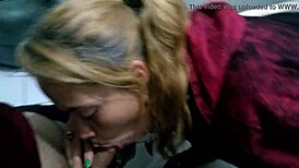 amiga vizinha chupeteira na cozinha