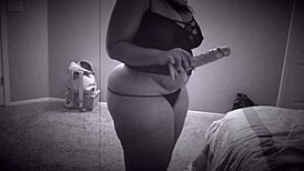 Ebony Wife's Big Ass Craves Dildo In Homemade Ghetto Hood Pussy Play