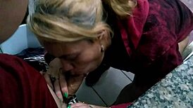 amiga vizinha chupeteira na cozinha