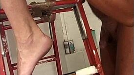 Bella Milf Bionda Cerca Meccanico per Auto Vintage