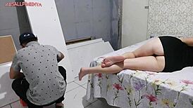 Amatoare seduce montatorul și plătește cu muie hardcore în magazin. Ce nebunie de portugheză 18+!