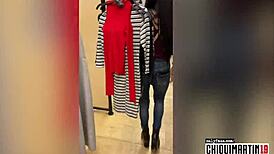 Morena Espiada Cambiándose En Vestidor