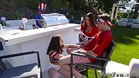 숨겨진 카메라에서 자위하다 걸린 그녀 박아도 돼?