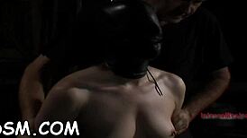 鞭打SM裸女弯腰硬核后入式动作