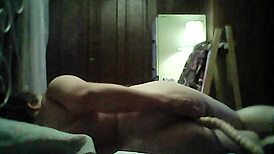 Gioco anale estremo con inserimento profondo divertente