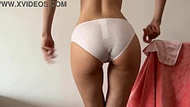 Huoneystäväni esittelee kinkisiä alusasujaan, uudet kalsarit mukana