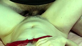 Hej gledaj momka kako mi lupa kosmatu pičku do kreme! dečko kosmata pička