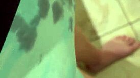 Муженек теребит хуй в трусах