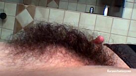 تريشيس تتحرش بجوارب وشعر