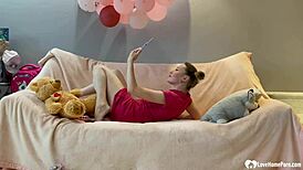 Wow, Busty Beauty's Shaved Pussy in Hot Solo Selfies!