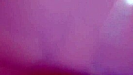 Hei, uită-te la mine cum mă joc cu dildoul în duș azi!