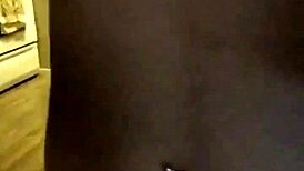 와오가 솔로 쾌락에 빠져, 보지를 강렬한 욕망으로 쓰다듬음