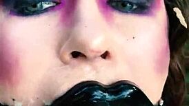 Putas safadas fodendo duro no quintal com vizinhos assistindo de perto