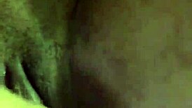 와오가 솔로 쾌락에 빠져, 보지를 강렬한 욕망으로 쓰다듬음