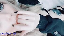 Liz vicious presents alt model applewhite uk playing with her perfect pussy.