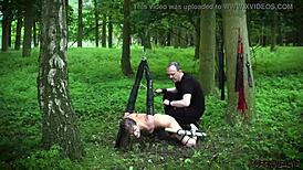 Jovem de 18+ Amarrada em Bondage Quente, Levando Palmadas e Gozando com Brinquedos