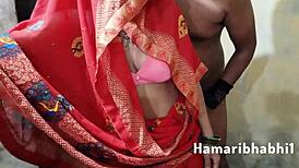 หนุ่มอินเดียเย็ดแม่เลี้ยงสาวสวยใส่ส่าหรีแดงตอนพ่อไม่อยู่