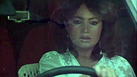 Фантастична блондинка чука собственика на магазина във винтидж HD стил