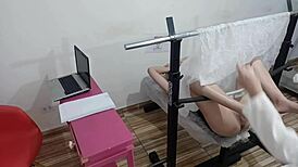 Fui viser sit stramme lille hul for sjov