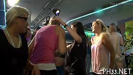 Wah, pesta seks ini benar-benar liar, teman-teman! 🔥