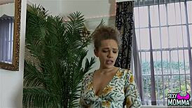 Вау, сексуальная мамаша Эйприл развлекает Сашу диким лесбийским сексом!