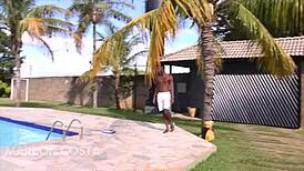 Loira safada tricked her corno hubby, banged the piscineiro pauzudo - Cleo Cadillac! 😜