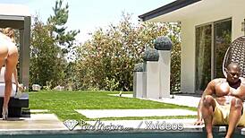 Hej, chcesz zobaczyć bujną dojrzałą Brooklyn Chase creampied po dzikiej sesji na pieska? Mam wideo!