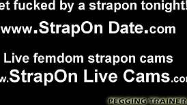 mi madrastra me interrumpe en el baño y me lo chupa como una perra