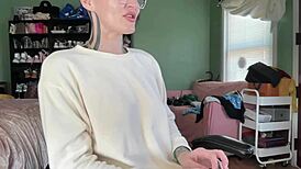 Tall Hairless Milf Twerks Hard on Webcam