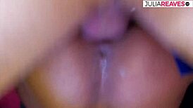 Rambut perang amatir nikmati seks belakang dalam kereta.