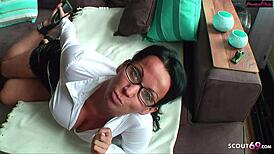 Segurança Do Condomínio Me Reconheceu E Me Fez Mamar Sua Rola Preta Grande No Banheiro