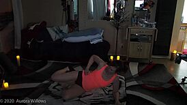 Eh, tengok milf mommy ni dalam yoga workout tunjuk pussy dicukur!