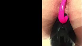 Giocando con i miei amici dildo e vibratore, orgasmo enorme nella mia pussy.