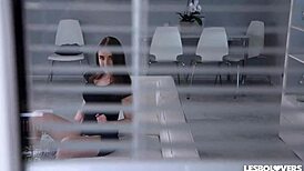 Lesbo Lovers Finger Fucking Pussy Licking in 69 Position