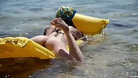 sexy sirena fingers tight pussy to orgasm at beach