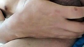 Pijat batang homemade ganas sampai pancut meletup besar