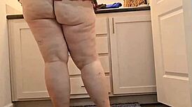 Big ass cheating wife seduces mechanic for blowjob payment?