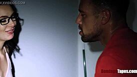 Terikat ketat bondage gelap buat spanking keras