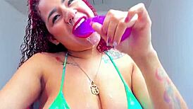 i deepthroat a huge dildo with lotsa saliva