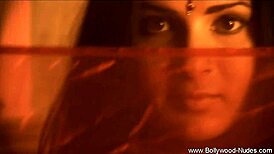 Beautiful indian babe showing off solo 😍